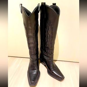 Hot western boots!! Real leather and were made in Italy! Only wore twice!